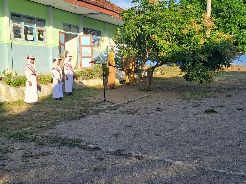 Upacara bendera Setiap hari Senin