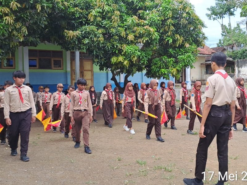 KEGIATAN RUTIN EKSTRAKURIKULER PRAMUKA