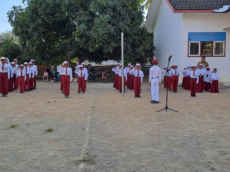 KEGIATAN RUTIN UPACARA BENDERA