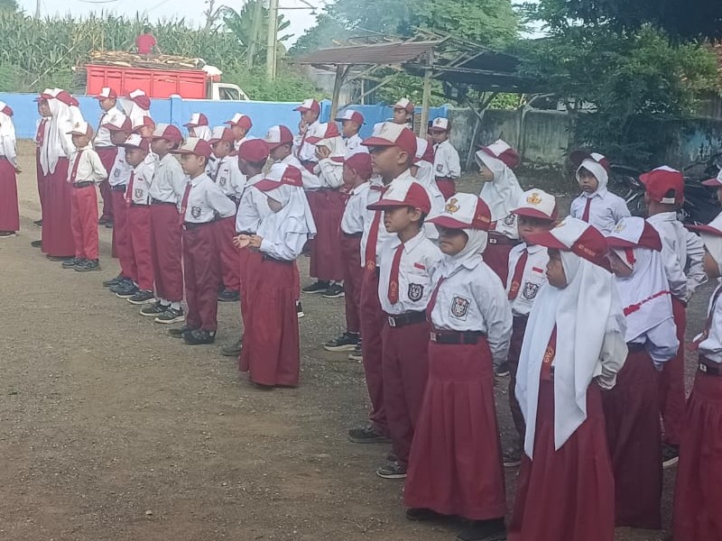 upacara bendera setiap hari senin