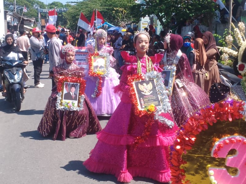 Kegiatan Agustusan pawai budaya